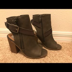 dv Open Toe Boots / Heels